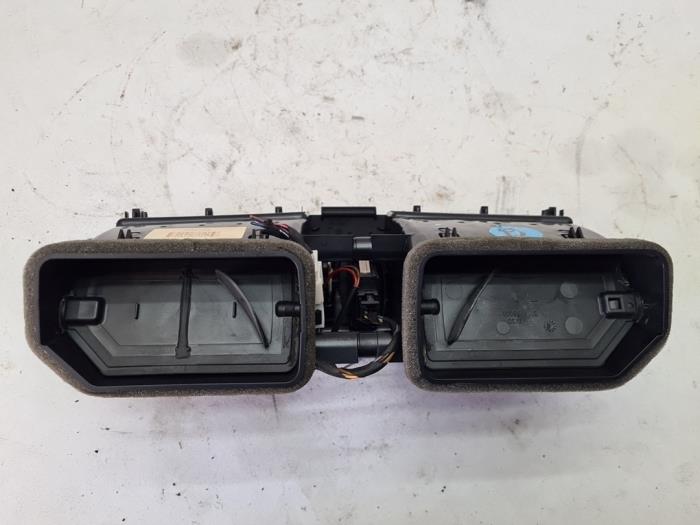 Luftmunstycke, instrumentbräda från en BMW X3 (F25) xDrive35i 3.0 24V 2011