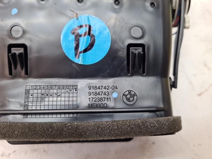 Luftmunstycke, instrumentbräda från en BMW X3 (F25) xDrive35i 3.0 24V 2011