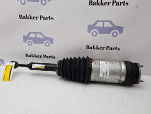 Begagnade Stötdämparstång, höger bak Tesla Model X 100X Pris € 575,00 Marginaltabell erbjuds av Bakker Parts