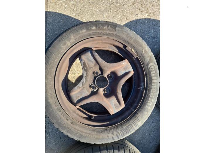 Hjuluppsättning + däck från en Opel Karl 1.0 12V 2015