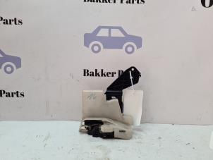 Gebruikte Deurslot Mechaniek 4Deurs rechts-voor Volkswagen Transporter T5 1.9 TDi Prijs € 45,00 Margeregeling aangeboden door Bakker Parts