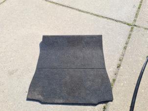 Używane Mata bagaznika BMW 1 serie (E87/87N) 116i 1.6 16V Cena € 50,00 Procedura marży oferowane przez Bakker Parts