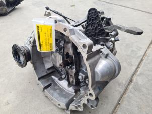 Używane Skrzynia biegów Volkswagen Scirocco (137/13AD) 1.4 TSI 160 16V Cena € 600,00 Procedura marży oferowane przez Bakker Parts