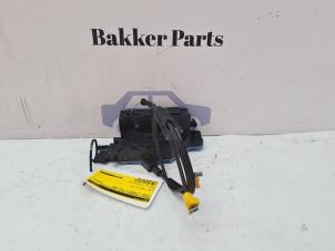 Begagnade Dörrmekanism, 4-dörrars, höger bak Citroen C4 Grand Picasso (UA) 2.0 16V Autom. Pris € 30,00 Marginaltabell erbjuds av Bakker Parts