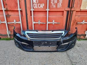 Używane Zderzak przedni Peugeot 308 (L3/L8/LB/LH/LP) 1.2 12V VTi PureTech 82 Cena € 100,00 Procedura marży oferowane przez Bakker Parts
