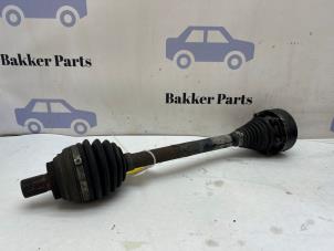 Gebruikte Aandrijfas links-voor Volkswagen Scirocco (137/13AD) 1.4 TSI 160 16V Prijs € 75,00 Margeregeling aangeboden door Bakker Parts