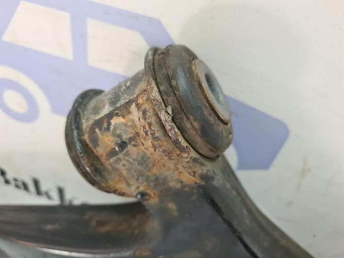 Främre övre gaffelben, höger från en Ford Transit Connect (PJ2) 1.5 TDCi 2016