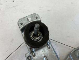 Gebruikte Ruitmechaniek 4Deurs links-achter Peugeot 207/207+ (WA/WC/WM) 1.6 16V VTi Prijs € 20,00 Margeregeling aangeboden door Bakker Parts