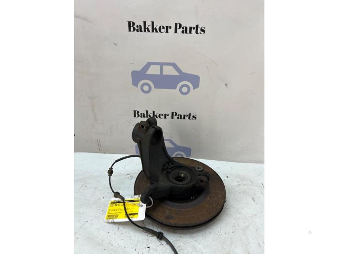 Spindel, vänster fram från en Peugeot 2008 (CU) 1.6 Blue HDi 75 2016