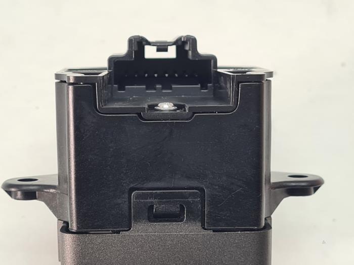 ESP-brytare från en Land Rover Range Rover Evoque (LVJ/LVS) 2.0 D 150 16V 5-drs. 2018