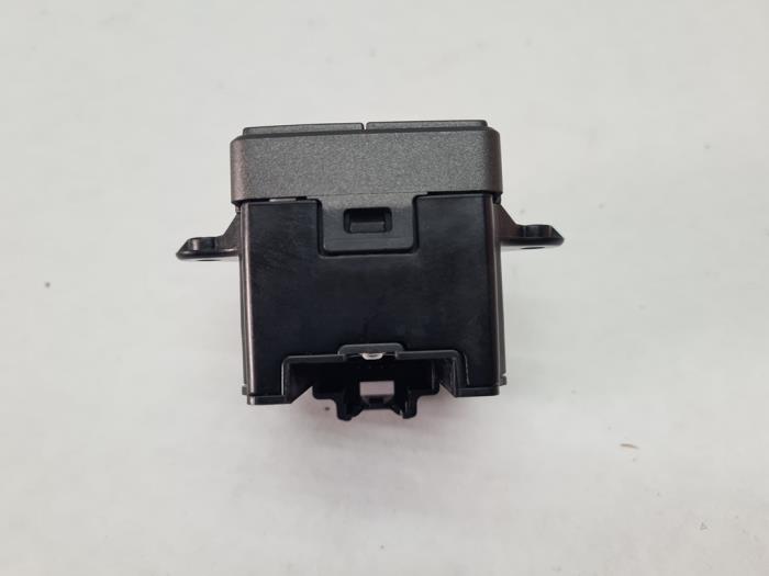 ESP-brytare från en Land Rover Range Rover Evoque (LVJ/LVS) 2.0 D 150 16V 5-drs. 2018