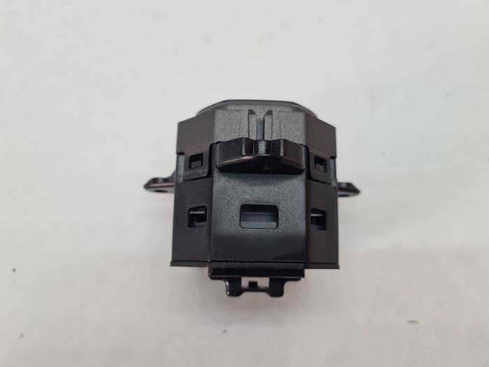 ESP-brytare från en Land Rover Range Rover Evoque (LVJ/LVS) 2.0 D 150 16V 5-drs. 2018