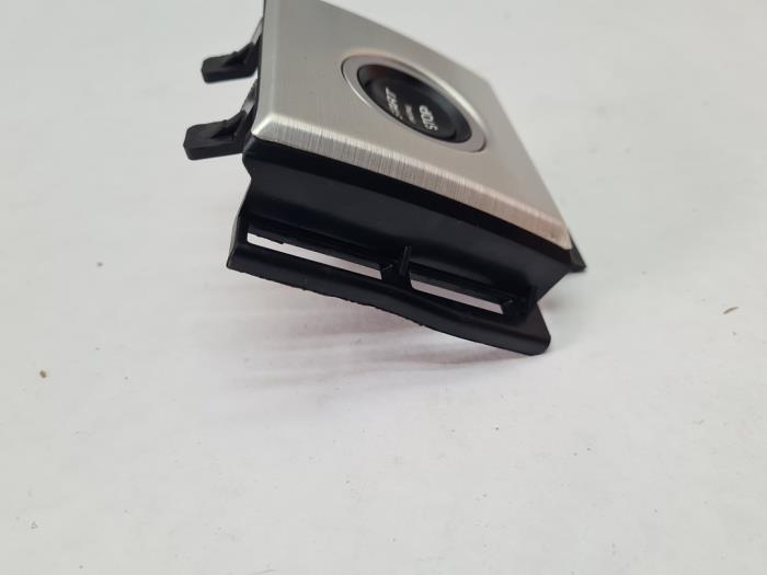 Start/stopp-brytare från en Land Rover Range Rover Evoque (LVJ/LVS) 2.0 D 150 16V 5-drs. 2018