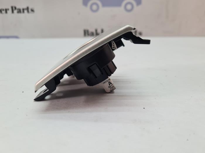 Start/stopp-brytare från en Land Rover Range Rover Evoque (LVJ/LVS) 2.0 D 150 16V 5-drs. 2018