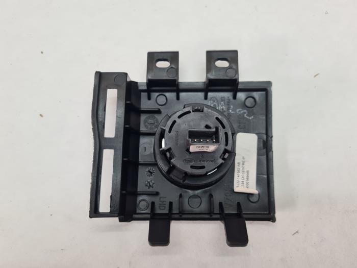 Start/stopp-brytare från en Land Rover Range Rover Evoque (LVJ/LVS) 2.0 D 150 16V 5-drs. 2018