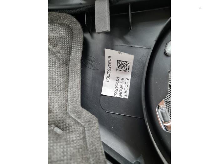 List, framdörr, 4-dörrars, höger från en Land Rover Range Rover Evoque (LVJ/LVS) 2.0 D 150 16V 5-drs. 2018