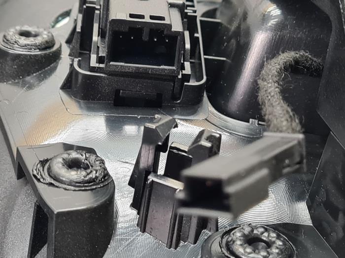 List, framdörr, 4-dörrars, höger från en Land Rover Range Rover Evoque (LVJ/LVS) 2.0 D 150 16V 5-drs. 2018