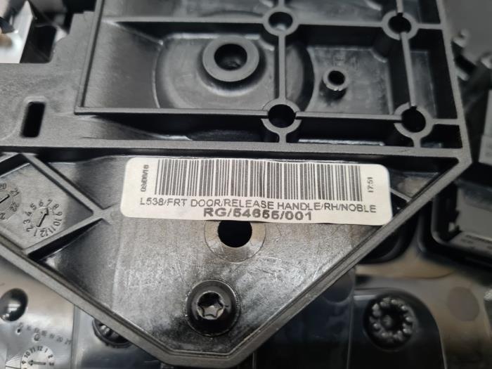 List, framdörr, 4-dörrars, höger från en Land Rover Range Rover Evoque (LVJ/LVS) 2.0 D 150 16V 5-drs. 2018