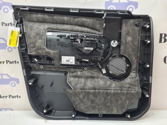 List, framdörr, 4-dörrars, höger från en Land Rover Range Rover Evoque (LVJ/LVS) 2.0 D 150 16V 5-drs. 2018