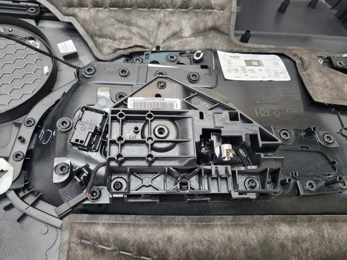 List, framdörr, 4-dörrars, höger från en Land Rover Range Rover Evoque (LVJ/LVS) 2.0 D 150 16V 5-drs. 2018