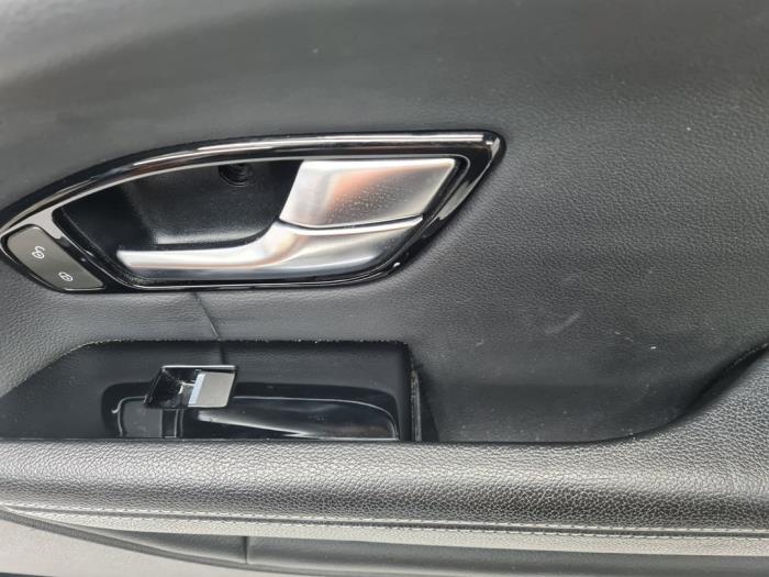 List, framdörr, 4-dörrars, höger från en Land Rover Range Rover Evoque (LVJ/LVS) 2.0 D 150 16V 5-drs. 2018