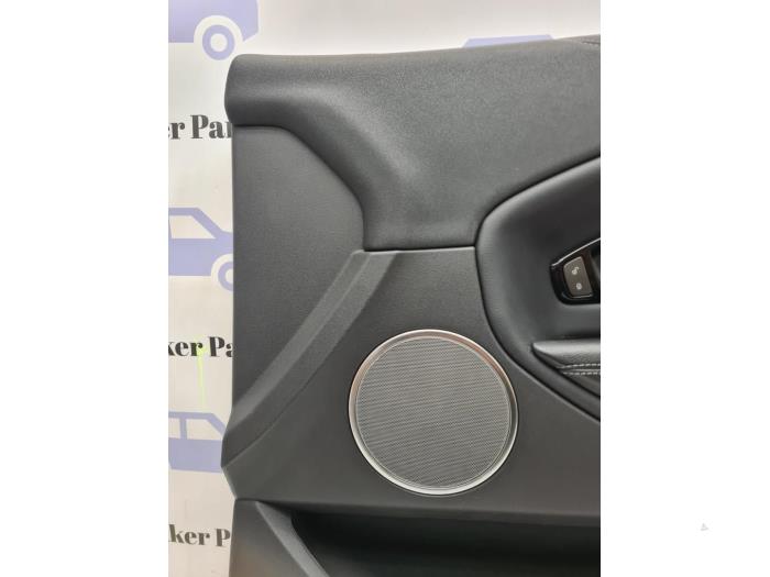 List, framdörr, 4-dörrars, höger från en Land Rover Range Rover Evoque (LVJ/LVS) 2.0 D 150 16V 5-drs. 2018