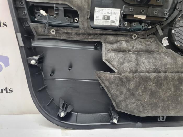 List, framdörr, 4-dörrars, höger från en Land Rover Range Rover Evoque (LVJ/LVS) 2.0 D 150 16V 5-drs. 2018