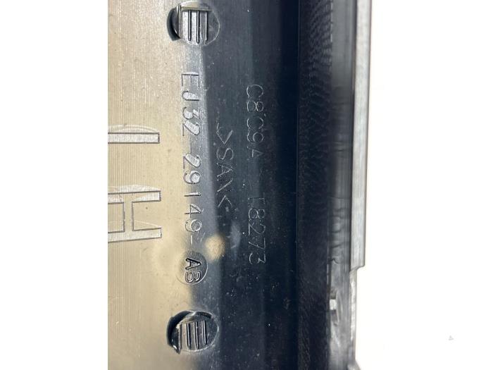 Tätningsskydd, C, vänster från en Land Rover Range Rover Evoque (LVJ/LVS) 2.0 D 150 16V 5-drs. 2018