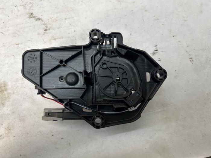 Motor för eldriven baklucka från en Land Rover Range Rover Evoque (LVJ/LVS) 2.0 D 150 16V 5-drs. 2018