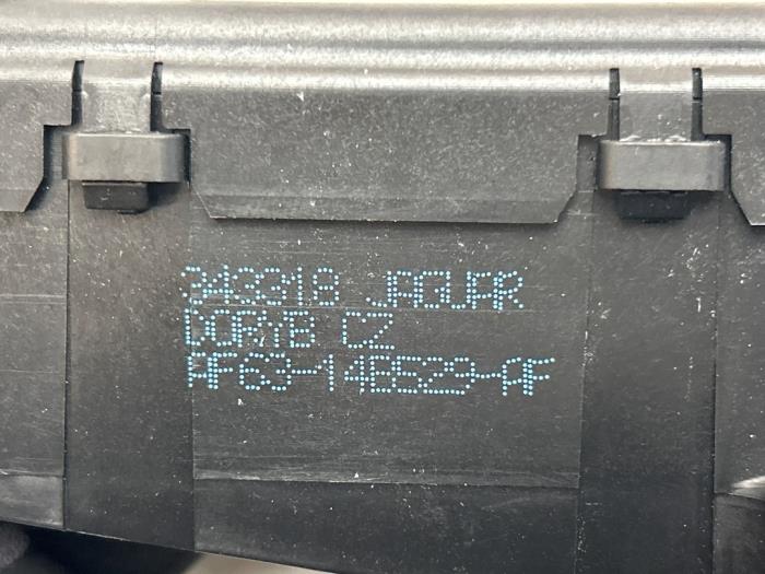 Motor för eldriven baklucka från en Land Rover Range Rover Evoque (LVJ/LVS) 2.0 D 150 16V 5-drs. 2018