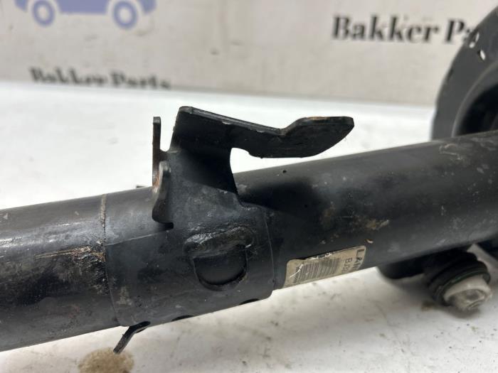 Stötdämparstång, höger fram från en Land Rover Range Rover Evoque (LVJ/LVS) 2.0 D 150 16V 5-drs. 2018