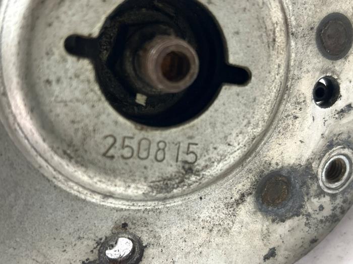 Stötdämparstång, höger fram från en Land Rover Range Rover Evoque (LVJ/LVS) 2.0 D 150 16V 5-drs. 2018