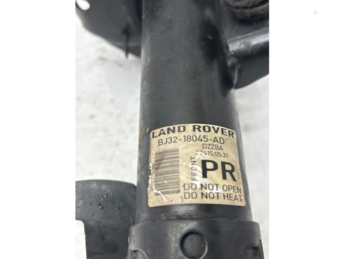 Stötdämparstång, höger fram från en Land Rover Range Rover Evoque (LVJ/LVS) 2.0 D 150 16V 5-drs. 2018