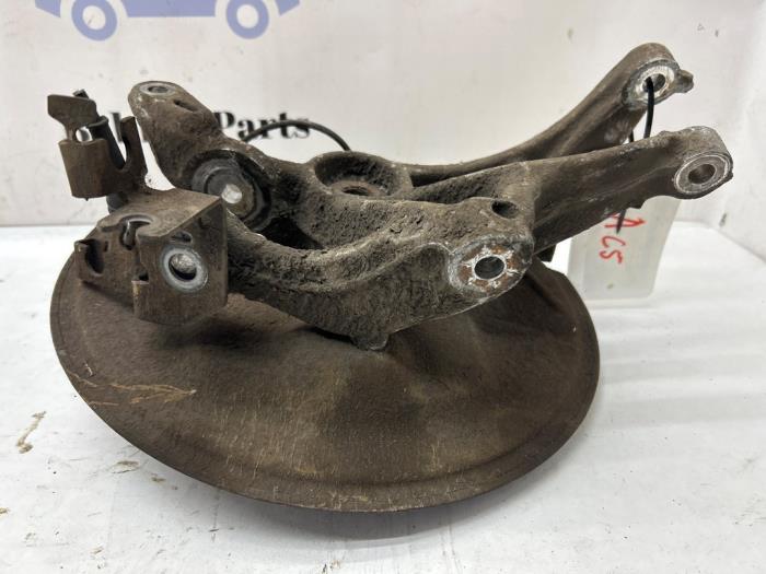 Spindel, höger bak från en Citroën C5 III Tourer (RW) 1.6 16V THP 155 2011