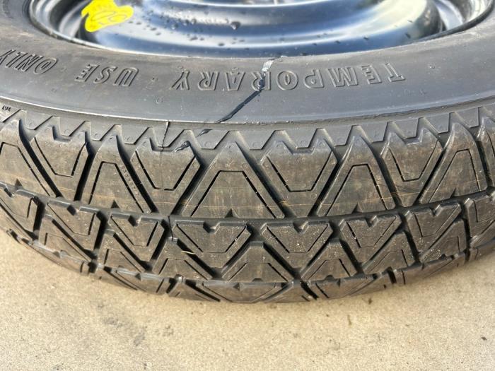 Utrymmesbesparande reservhjul från en Land Rover Range Rover Evoque (LVJ/LVS) 2.0 D 150 16V 5-drs. 2018