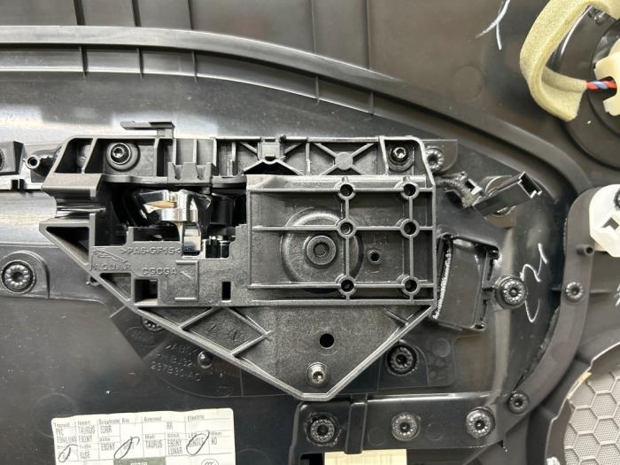 List, bakdörr, 4-dörrars, höger från en Land Rover Range Rover Evoque (LVJ/LVS) 2.0 D 150 16V 5-drs. 2018