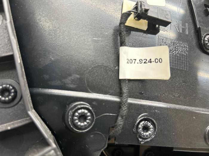 List, bakdörr, 4-dörrars, höger från en Land Rover Range Rover Evoque (LVJ/LVS) 2.0 D 150 16V 5-drs. 2018