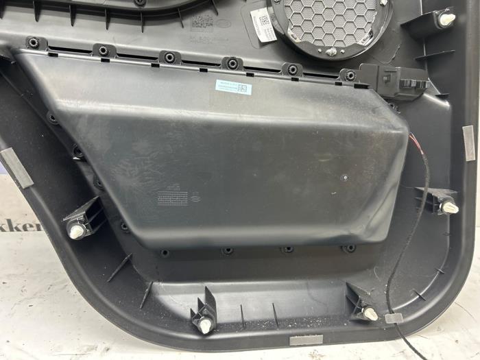 List, bakdörr, 4-dörrars, höger från en Land Rover Range Rover Evoque (LVJ/LVS) 2.0 D 150 16V 5-drs. 2018