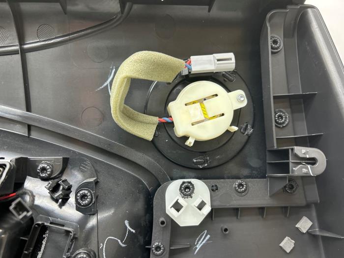 List, bakdörr, 4-dörrars, höger från en Land Rover Range Rover Evoque (LVJ/LVS) 2.0 D 150 16V 5-drs. 2018