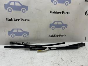 Begagnade Svängarmsats vindrutetorkare Volkswagen Scirocco (137/13AD) 1.4 TSI 160 16V Pris € 30,00 Marginaltabell erbjuds av Bakker Parts