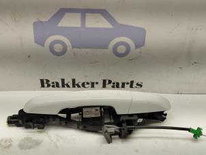 Gebruikte Portiergreep 4Deurs links-achter Landrover Range Rover Evoque (LVJ/LVS) 2.0 D 150 16V 5-drs. Prijs € 75,00 Margeregeling aangeboden door Bakker Parts