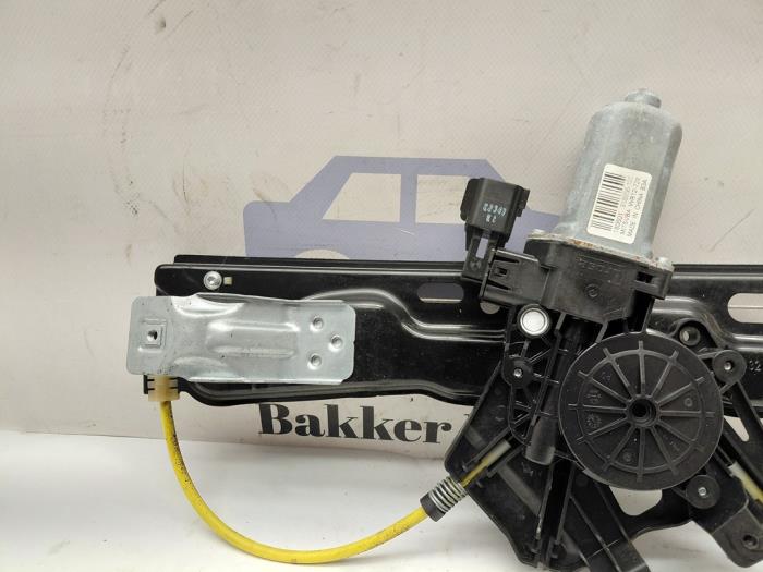 Fönstermekanism för bakre dörr, 4-dörrars, vänster från en Land Rover Range Rover Evoque (LVJ/LVS) 2.0 D 150 16V 5-drs. 2018