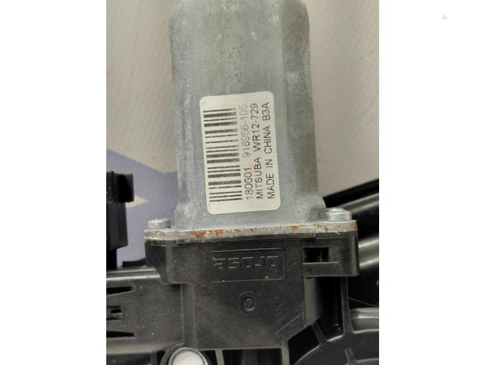 Fönstermekanism för bakre dörr, 4-dörrars, vänster från en Land Rover Range Rover Evoque (LVJ/LVS) 2.0 D 150 16V 5-drs. 2018