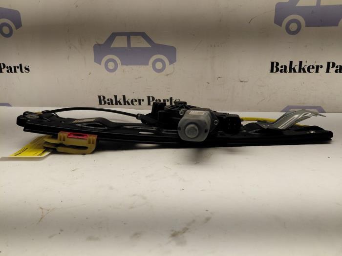 Fönstermekanism för bakre dörr, 4-dörrars, vänster från en Land Rover Range Rover Evoque (LVJ/LVS) 2.0 D 150 16V 5-drs. 2018