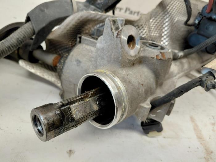 Servostyrningsbox från en Land Rover Range Rover Evoque (LVJ/LVS) 2.0 D 150 16V 5-drs. 2018