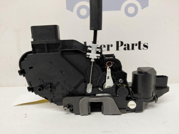 Dörrmekanism, 4-dörrars, höger bak från en Land Rover Range Rover Evoque (LVJ/LVS) 2.0 D 150 16V 5-drs. 2018