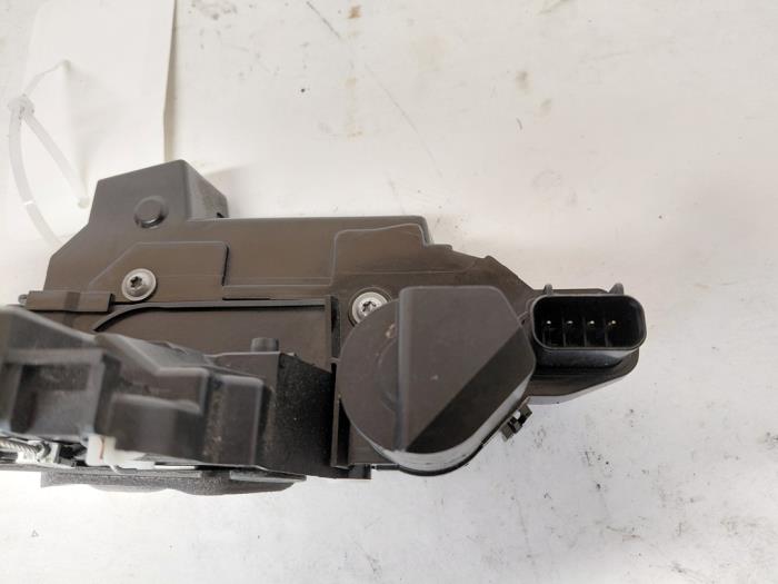 Dörrmekanism, 4-dörrars, höger bak från en Land Rover Range Rover Evoque (LVJ/LVS) 2.0 D 150 16V 5-drs. 2018