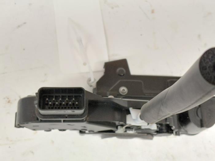 Dörrmekanism, 4-dörrars, höger bak från en Land Rover Range Rover Evoque (LVJ/LVS) 2.0 D 150 16V 5-drs. 2018