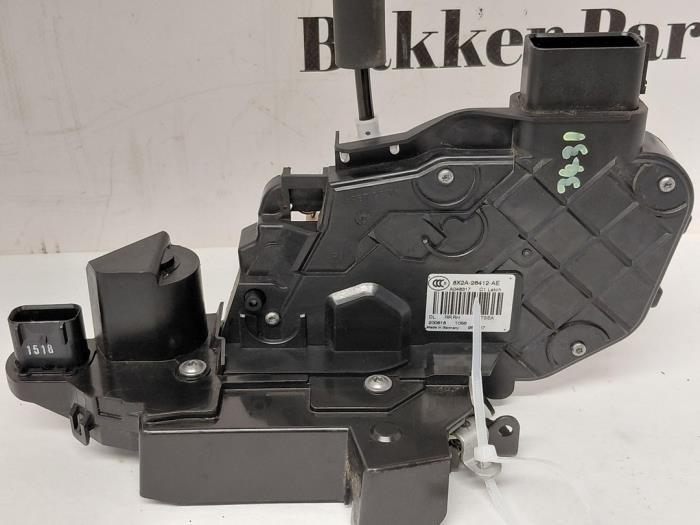 Dörrmekanism, 4-dörrars, höger bak från en Land Rover Range Rover Evoque (LVJ/LVS) 2.0 D 150 16V 5-drs. 2018