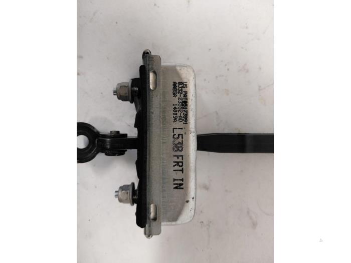 Främre dörrstopp, 4-dörrars, höger från en Land Rover Range Rover Evoque (LVJ/LVS) 2.0 D 150 16V 5-drs. 2018